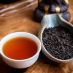 Учёные выяснили: обычный чай может мягко улучшать концентрацию и снижать стресс