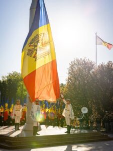 Руководство Молдовы поздравило граждан с Днём государственного флага