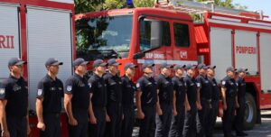 Спасатели и пожарные усиливают дежурство на Радоницу