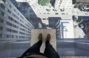 В Кишиневе мужчина угрожал спрыгнуть с девятого этажа жилого дома