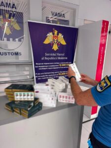 В аэропорту Кишинева у пассажирки из Парижа изъяли 150 контрабандных косметологических уколов