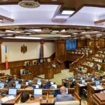 Парламент утвердил новые правила пересмотра минимальной зарплаты в Молдове