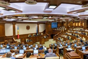 Парламент утвердил новые правила пересмотра минимальной зарплаты в Молдове