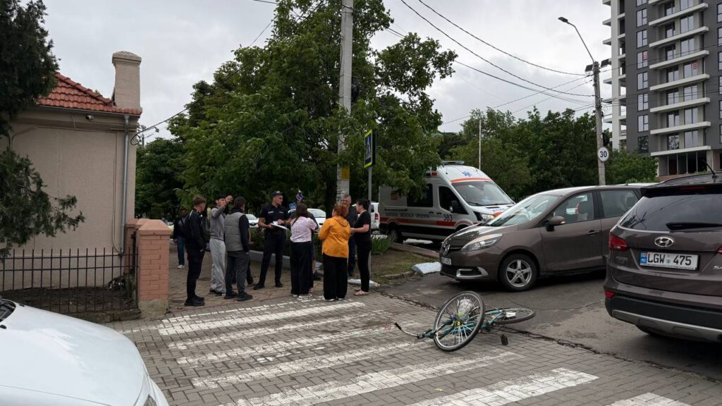 В Комрате на пешеходном переходе сбили велосипедиста