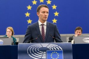 В Румынии три партии выдвинули Зигфрида Мурешана на пост главы правительства