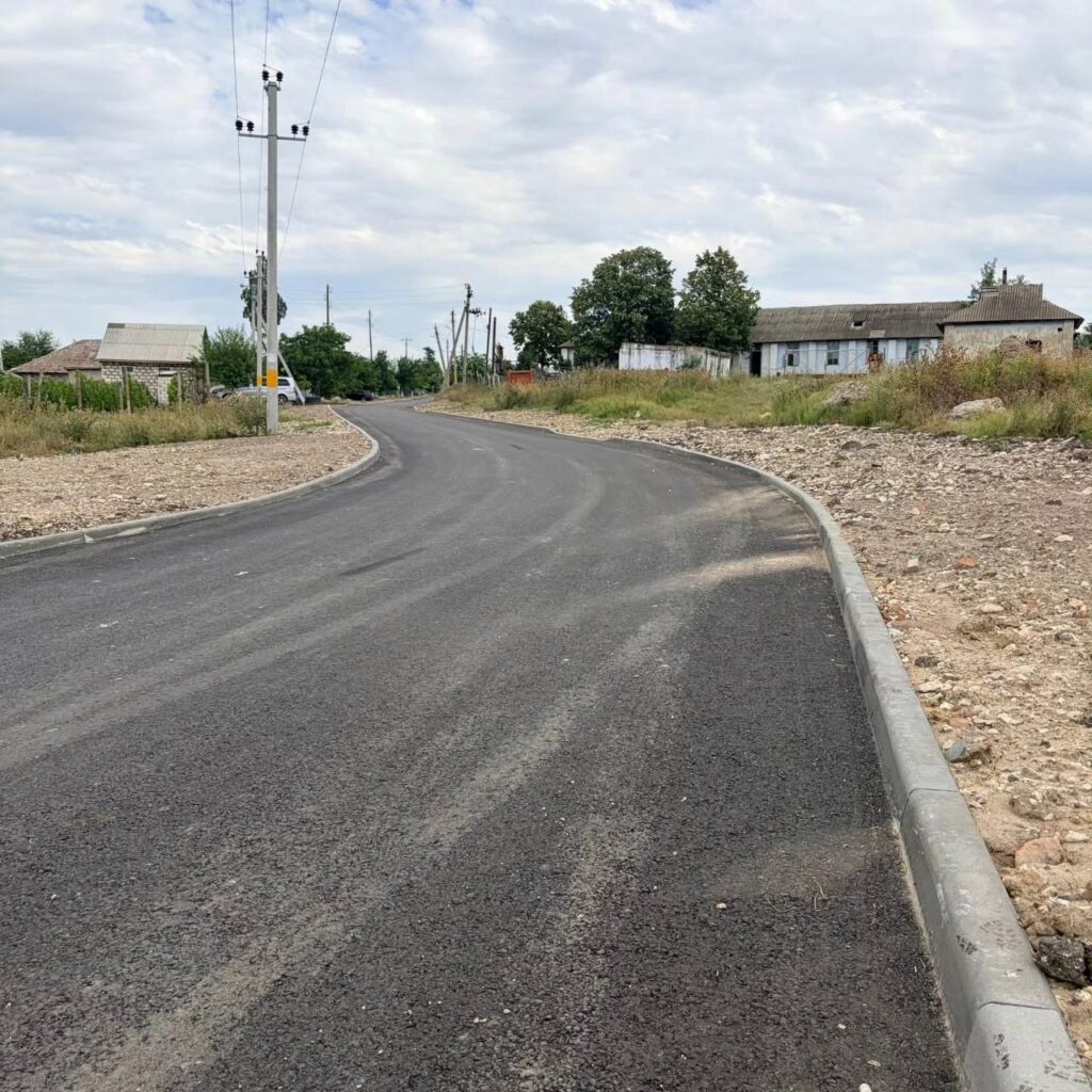 В Тараклии завершили ремонт ещё двух участков городских дорог