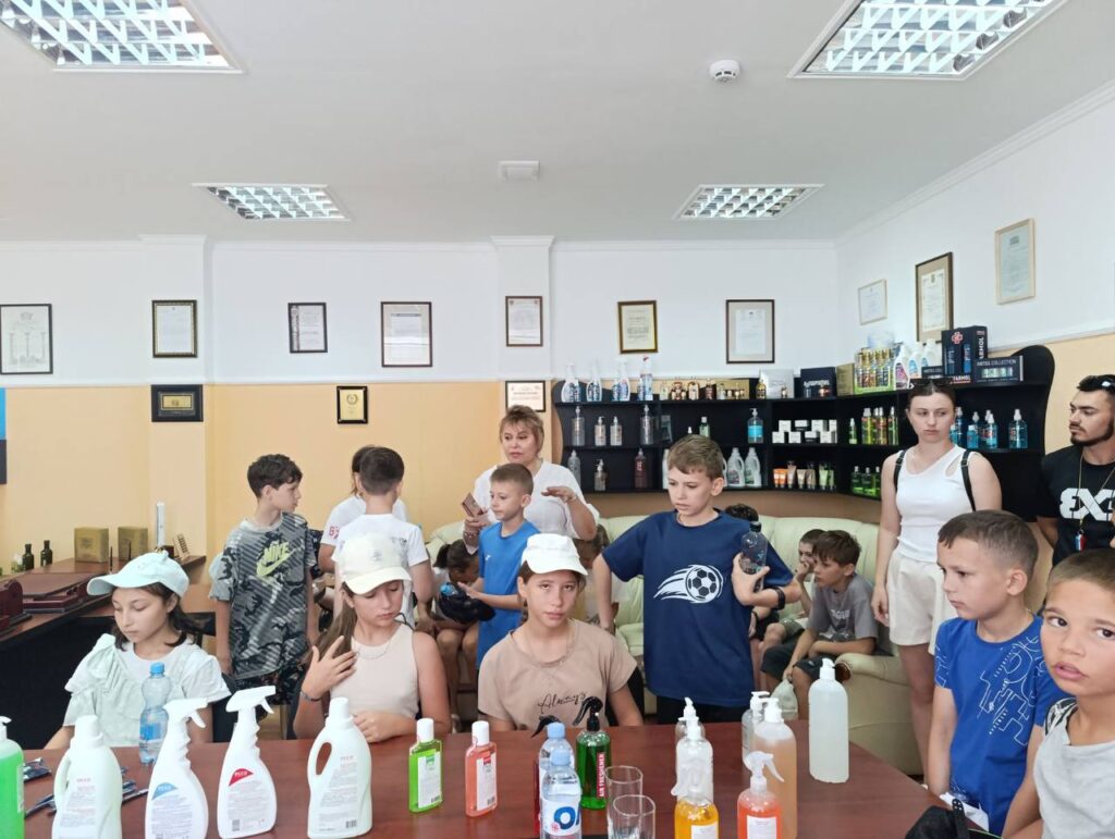 Юные жители Чадыр-Лунги познакомились с современными производствами юга Молдовы: предприятия открыли двери для участников летнего лагеря