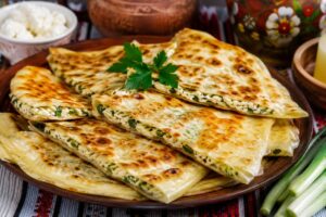 Гёзлемя — традиционная лепёшка с начинкой в гагаузской кухне