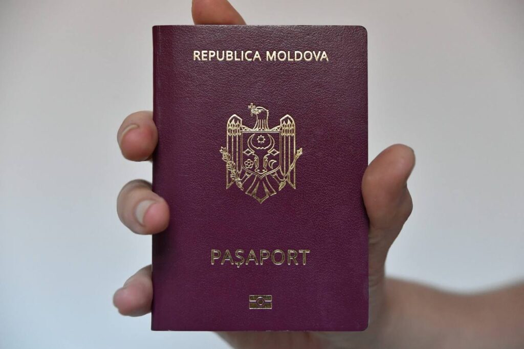 В Молдове с 30 сентября подорожают паспорта и водительские удостоверения