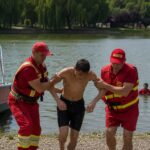 В Кишинёве сотрудники спасательной службы предотвратили трагедию, спасая 17-летнего подростка, который начал тонуть в озере парка «Долина Роз».