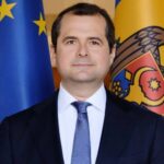 Премьер-министр признал проблемы в сфере закупок электронных браслетов