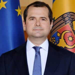 Премьер-министр признал проблемы в сфере закупок электронных браслетов