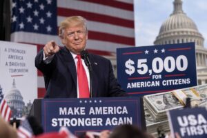 Трамп пообещал выплатить американцам по $5 тысяч в случае победы республиканцев