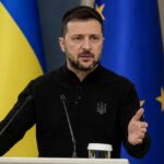 Зеленский предупредил авиакомпании об опасности полетов над Россией