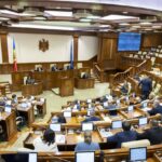 Парламент Молдовы усилил защиту журналистов и активистов от давления через суд