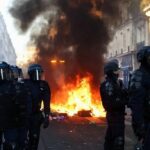 Глава МВД Франции подал в отставку после массовых беспорядков