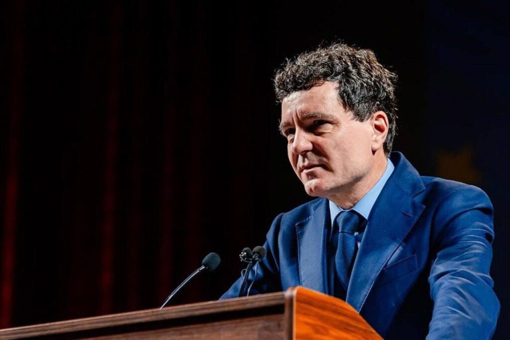 Президент Румынии призвал усилить безопасность в школах после двух нападений с ножом