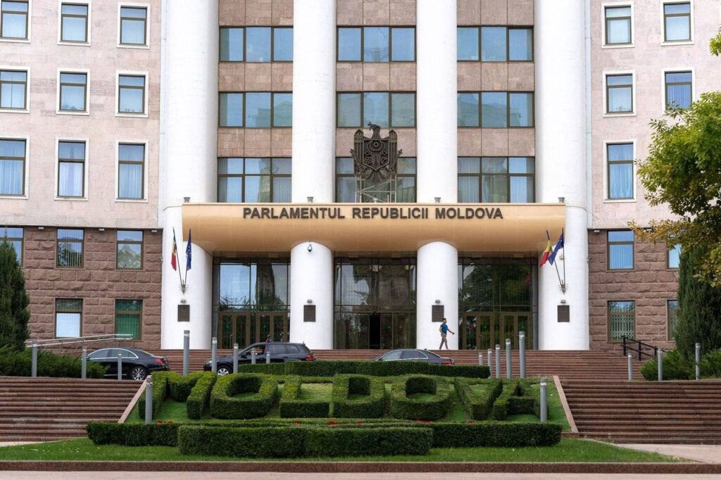 Парламент рассмотрит структуру Национальной армии на закрытом заседании без гаджетов
